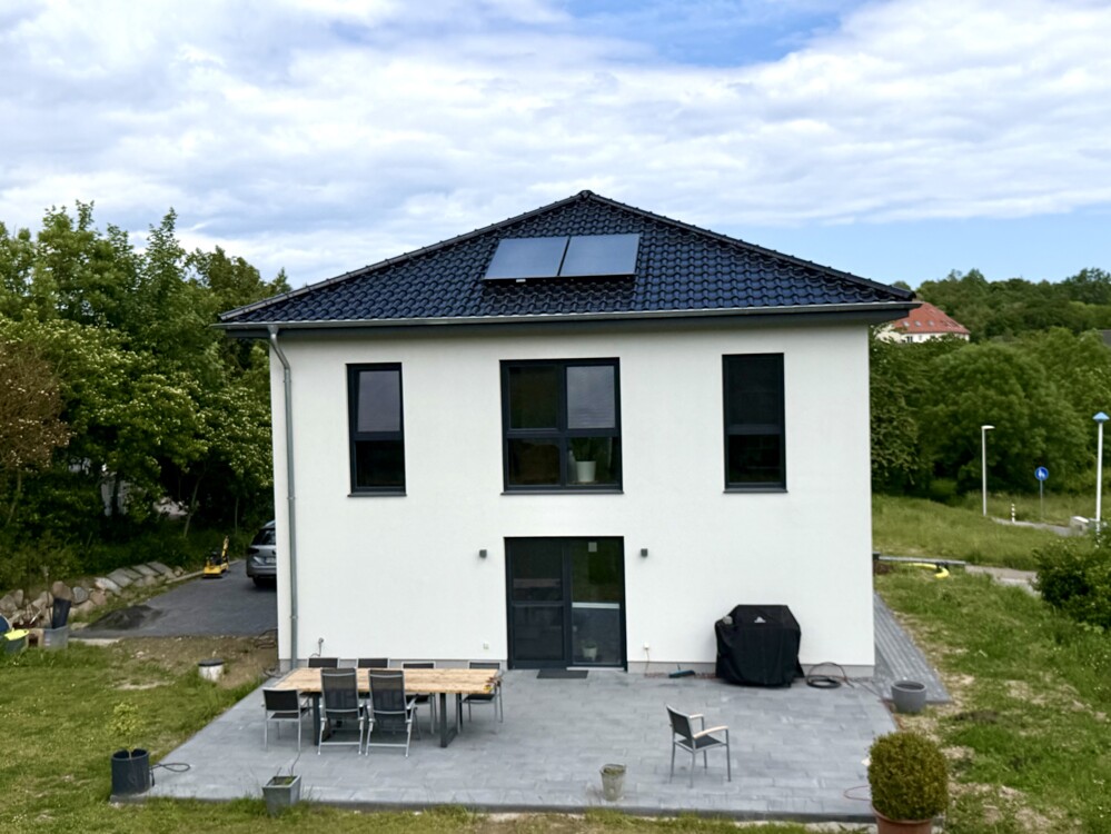 Rückansicht mit Terrasse